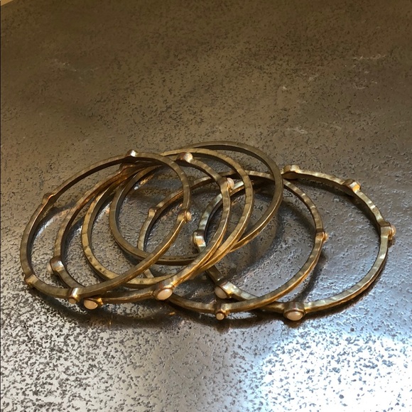 Jewelry - 💜3/$25 Gold tone and faux pearl bangles